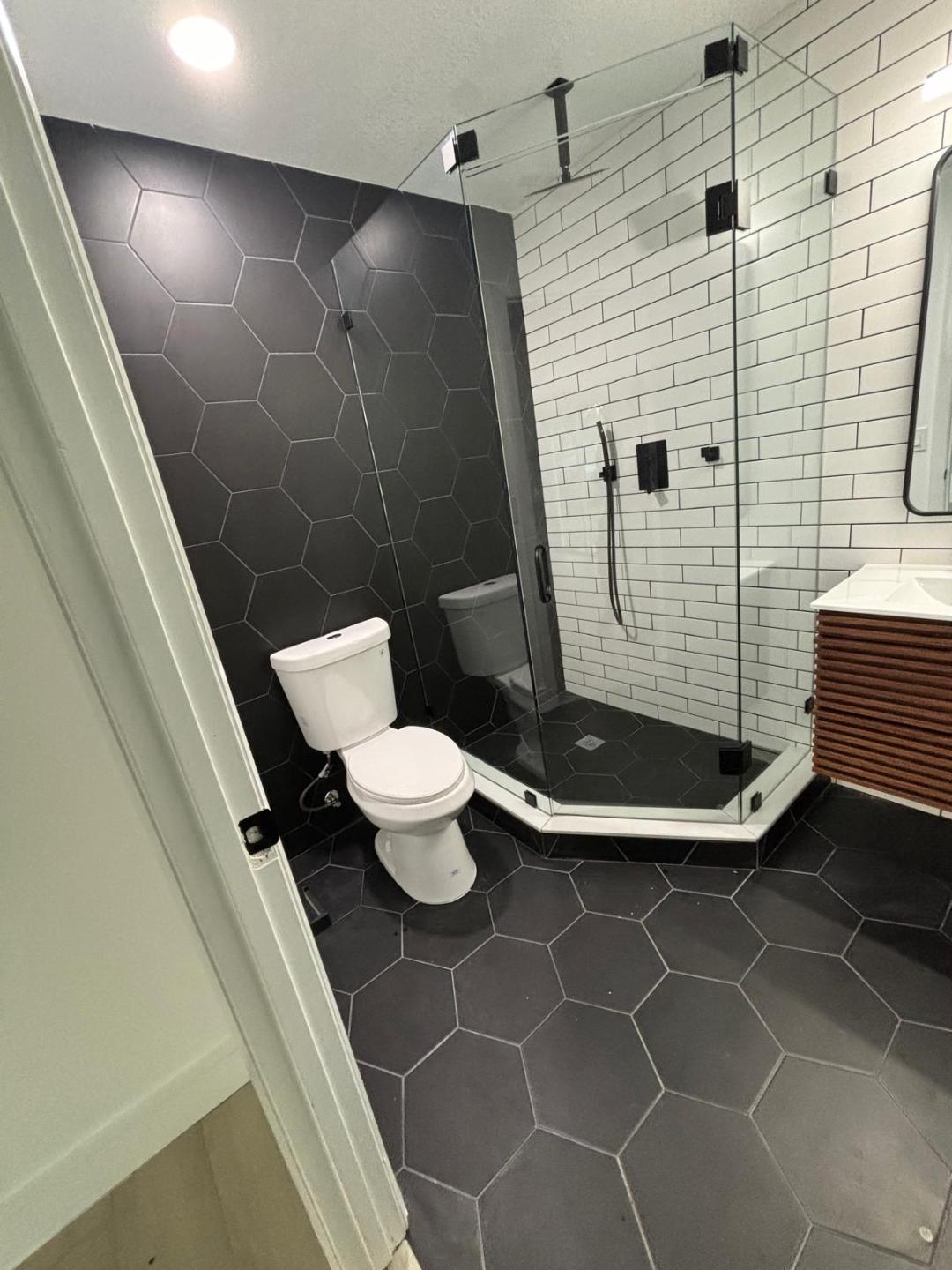 Modern Bathroom Remodels by Sunshine Remodeling: Elevate Your Home with Style and Functionality